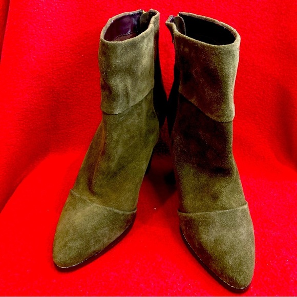 KELSI DAGGER Sz 9.5 Stacked Heel Pointy Toe Zipper Closure Above Ankle  Booties - Picture 1 of 11
